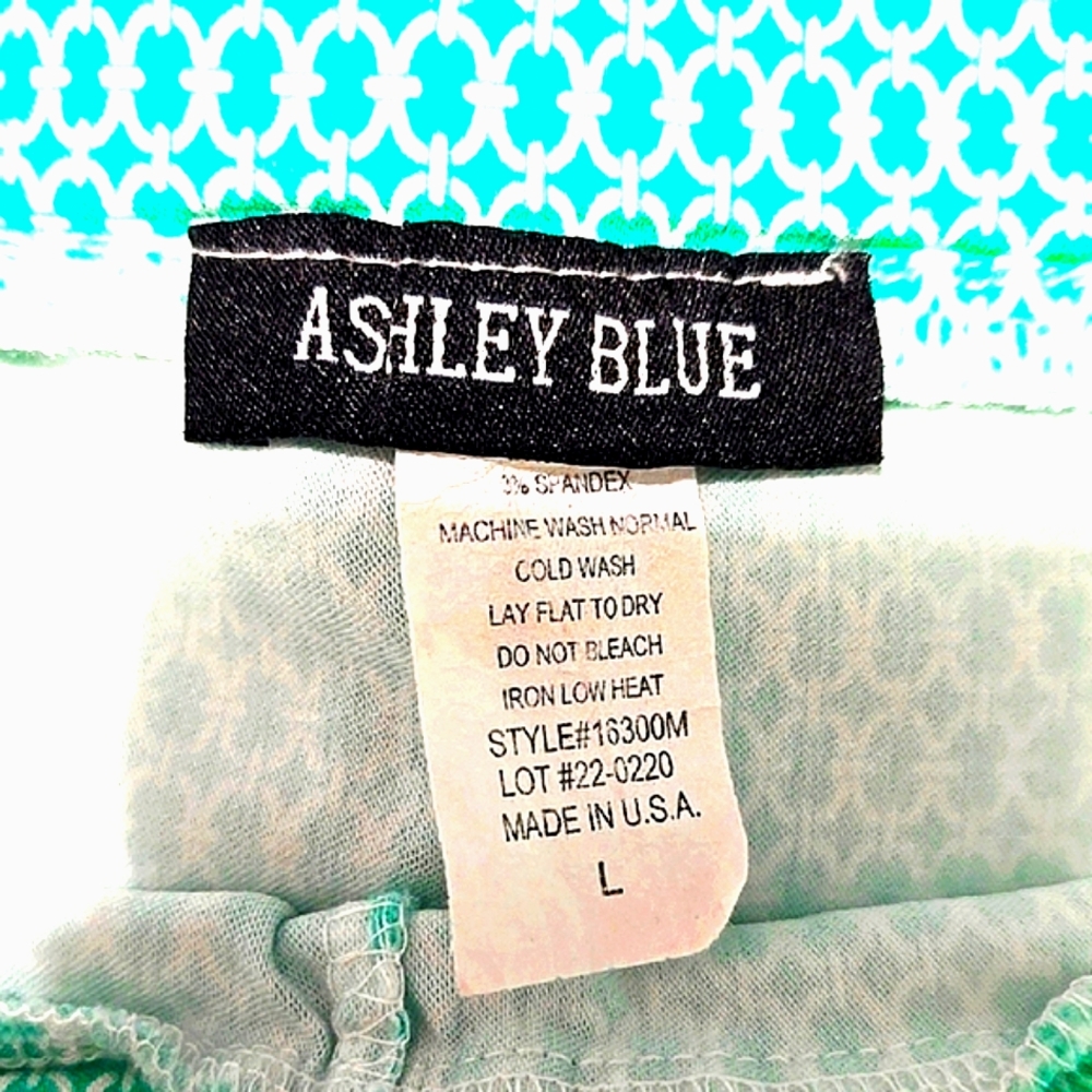 Women's Green Patterned Shorts - Picture 3 of 3